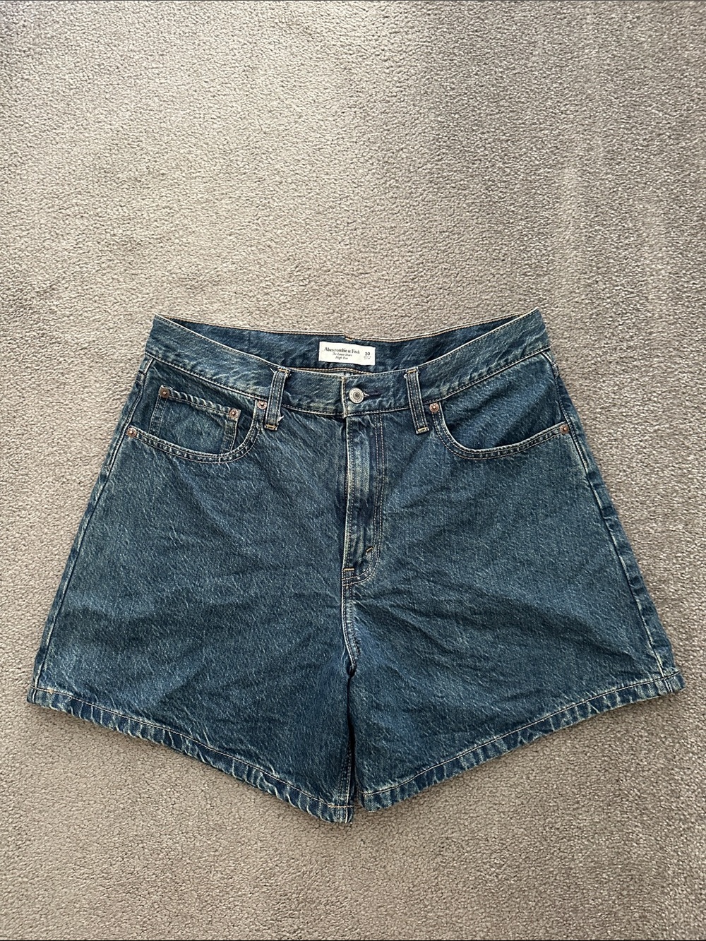 Loose short high rise